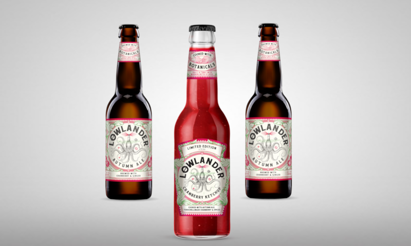 Lowlander Ketchup flesje met twee flesjes Lowlander Autumn Ale erachter